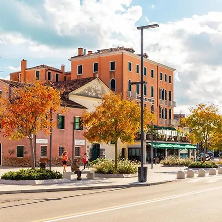 Otel & Venezia 2000 3*